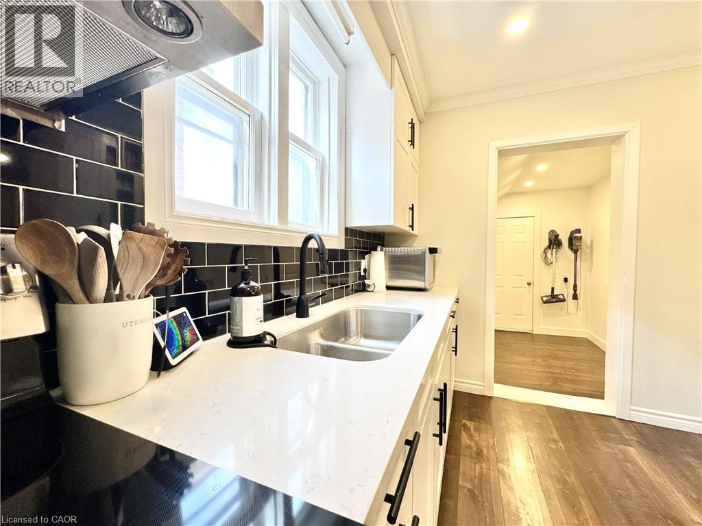 280 Douro Street — photo 22