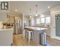 124 Diamond Square Road, photo 8