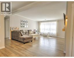 124 Diamond Square Road, photo 12