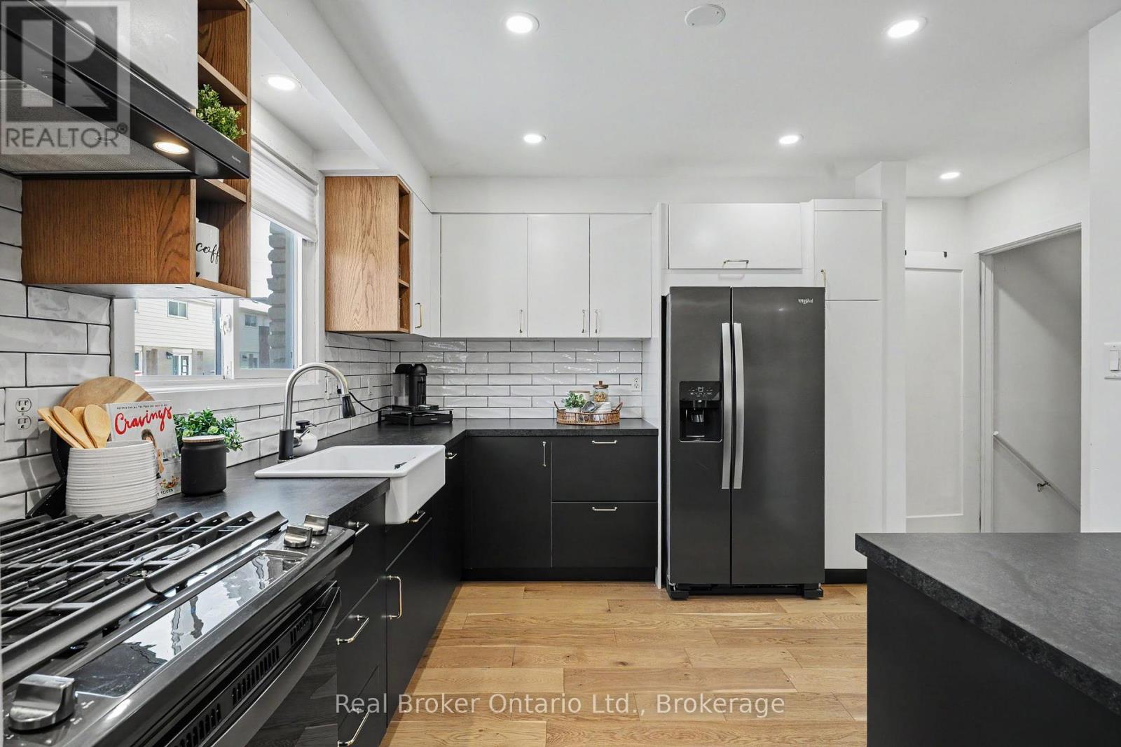 #54 5475 LAKESHORE UNIT ROAD - Image 13