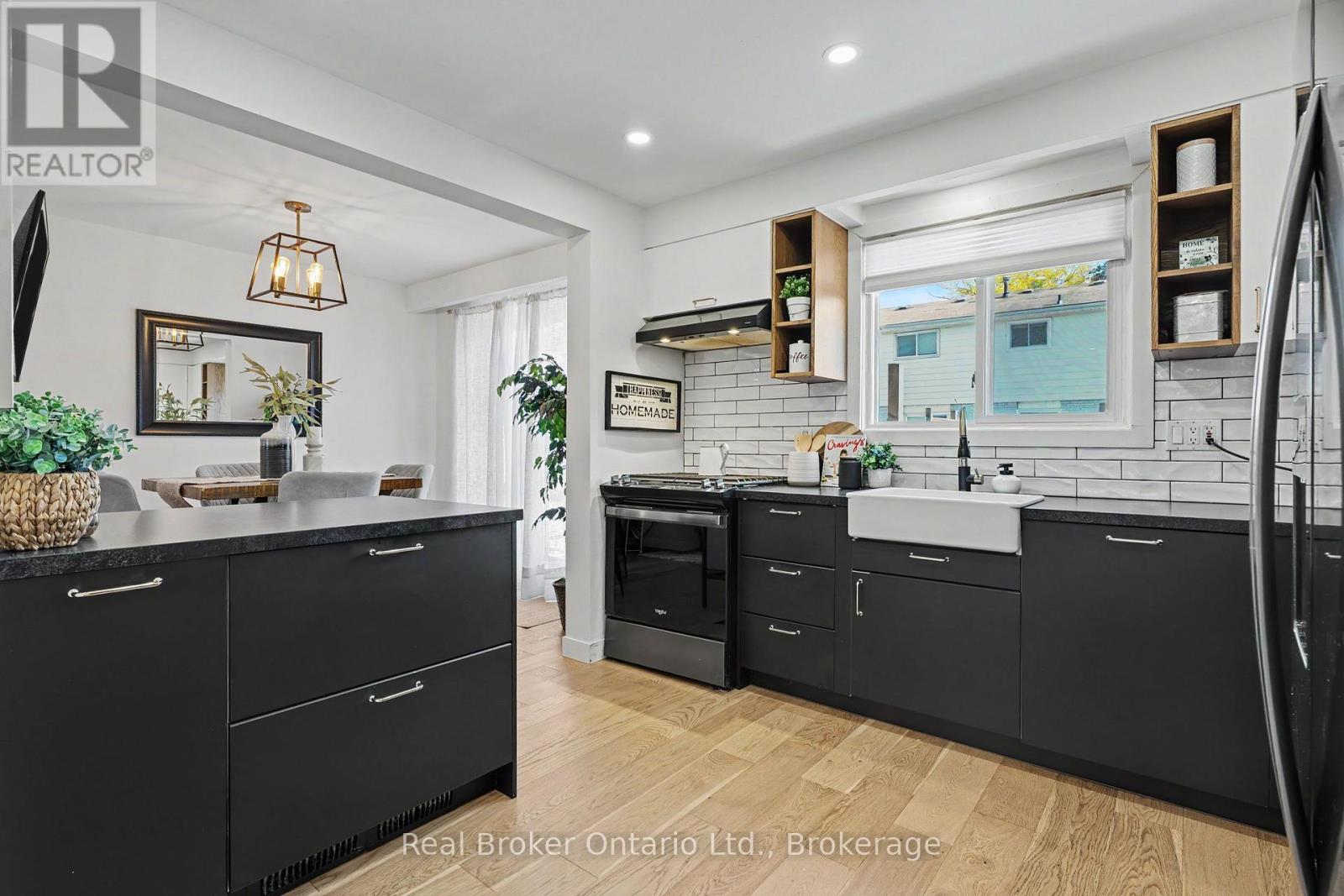 #54 5475 LAKESHORE UNIT ROAD - Image 14