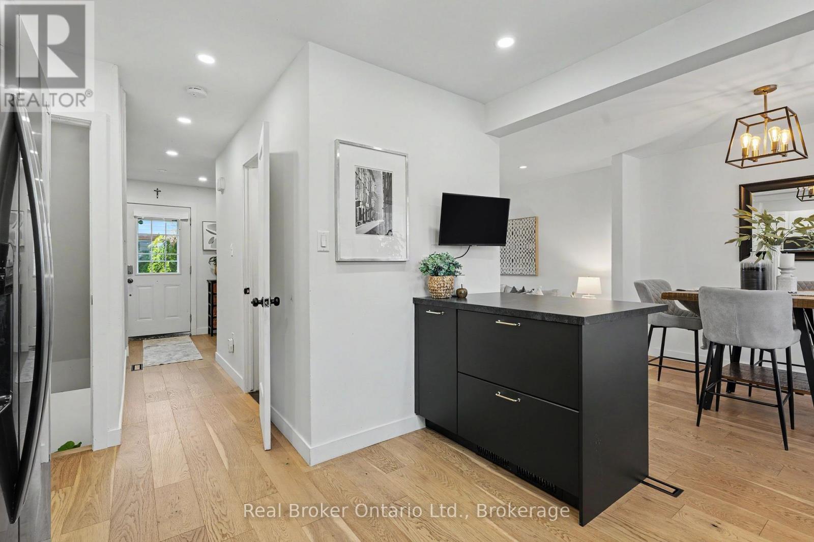 #54 5475 LAKESHORE UNIT ROAD - Image 15