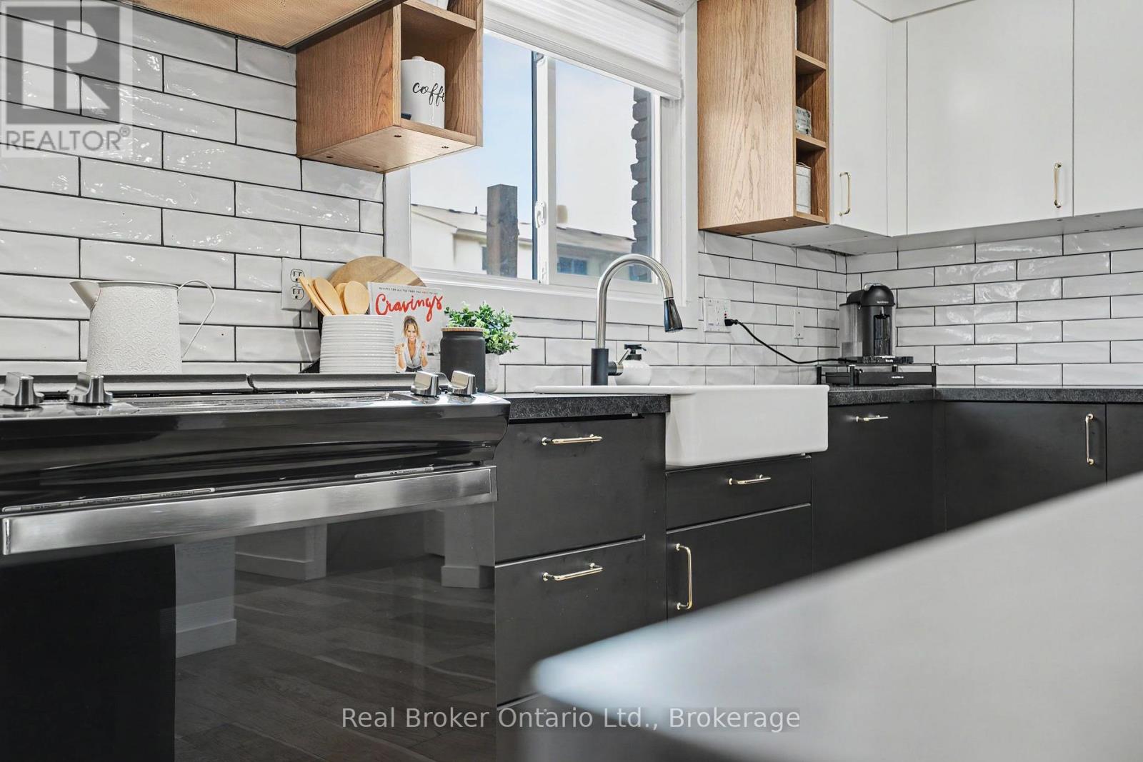 #54 5475 LAKESHORE UNIT ROAD - Image 32