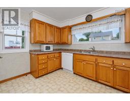 Family room - 6 Hillier Street, Glace Bay, NS B1A1C1 Photo 9