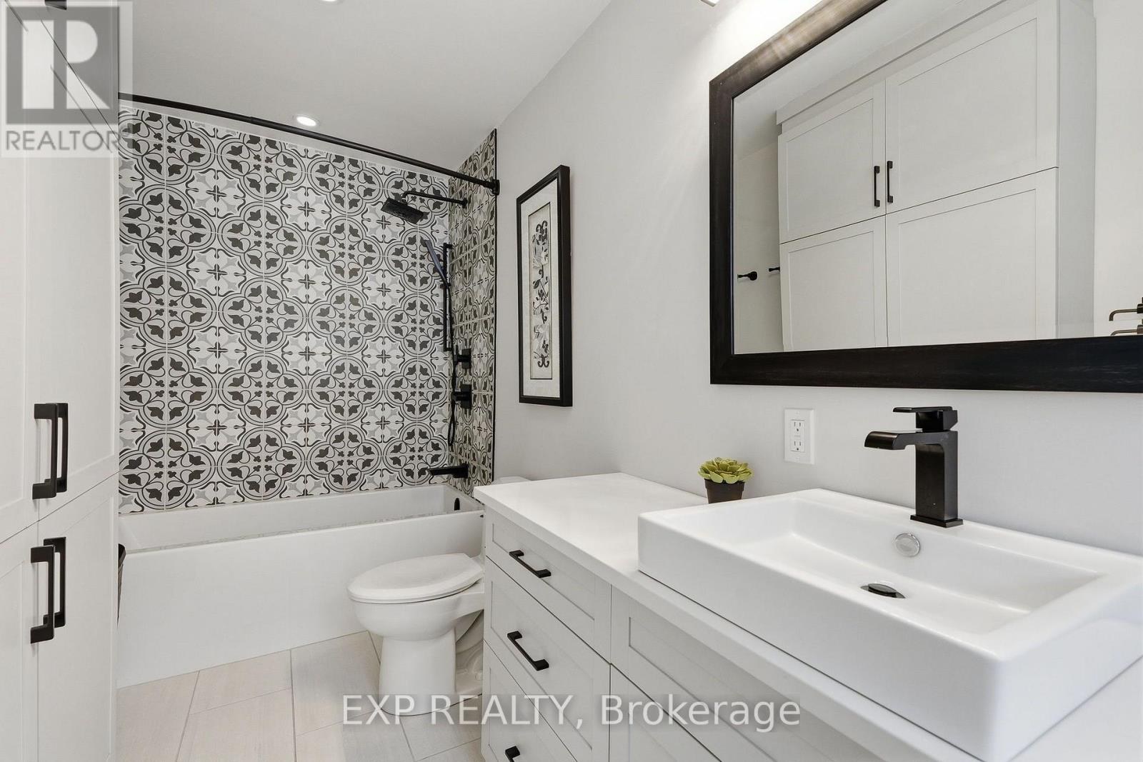 1380 Laurier Street — photo 12