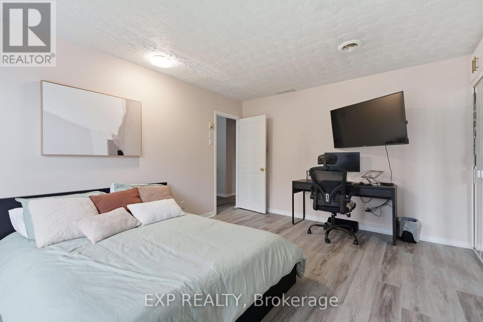 1380 Laurier Street — photo 14