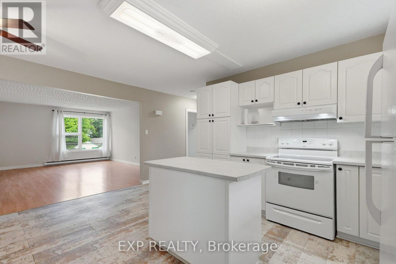 1380 Laurier Street — photo 29