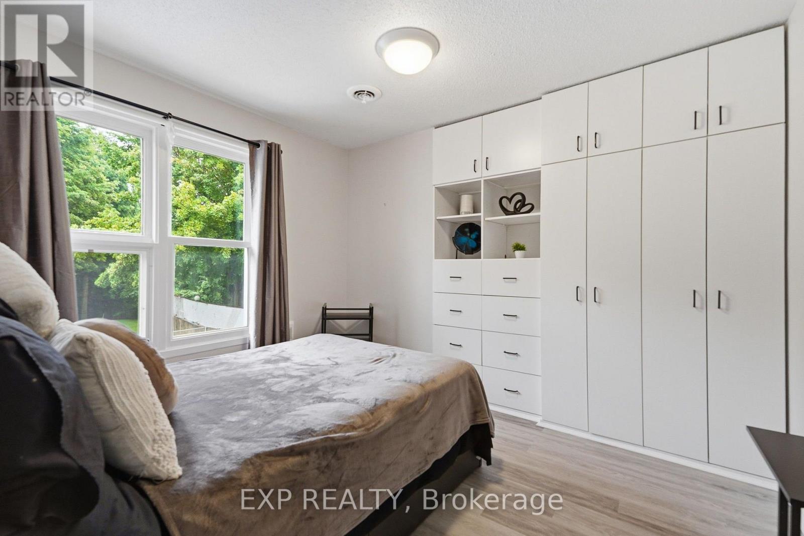 1380 Laurier Street — photo 17