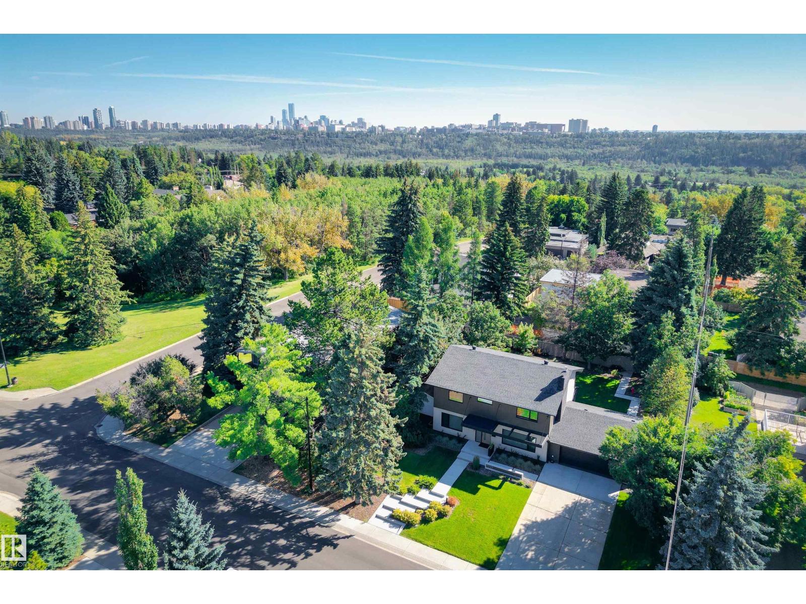 7727 139 ST NW - 3