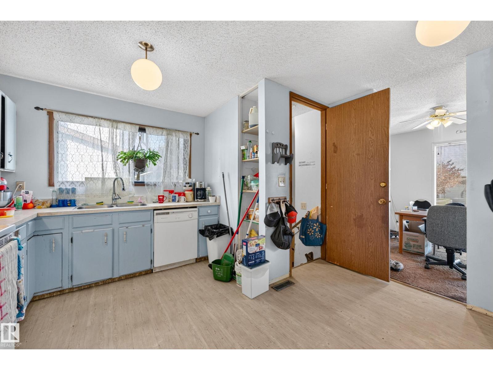 3819 17A Avenue NW, Daly Grove — photo 11 of 30: Property photo