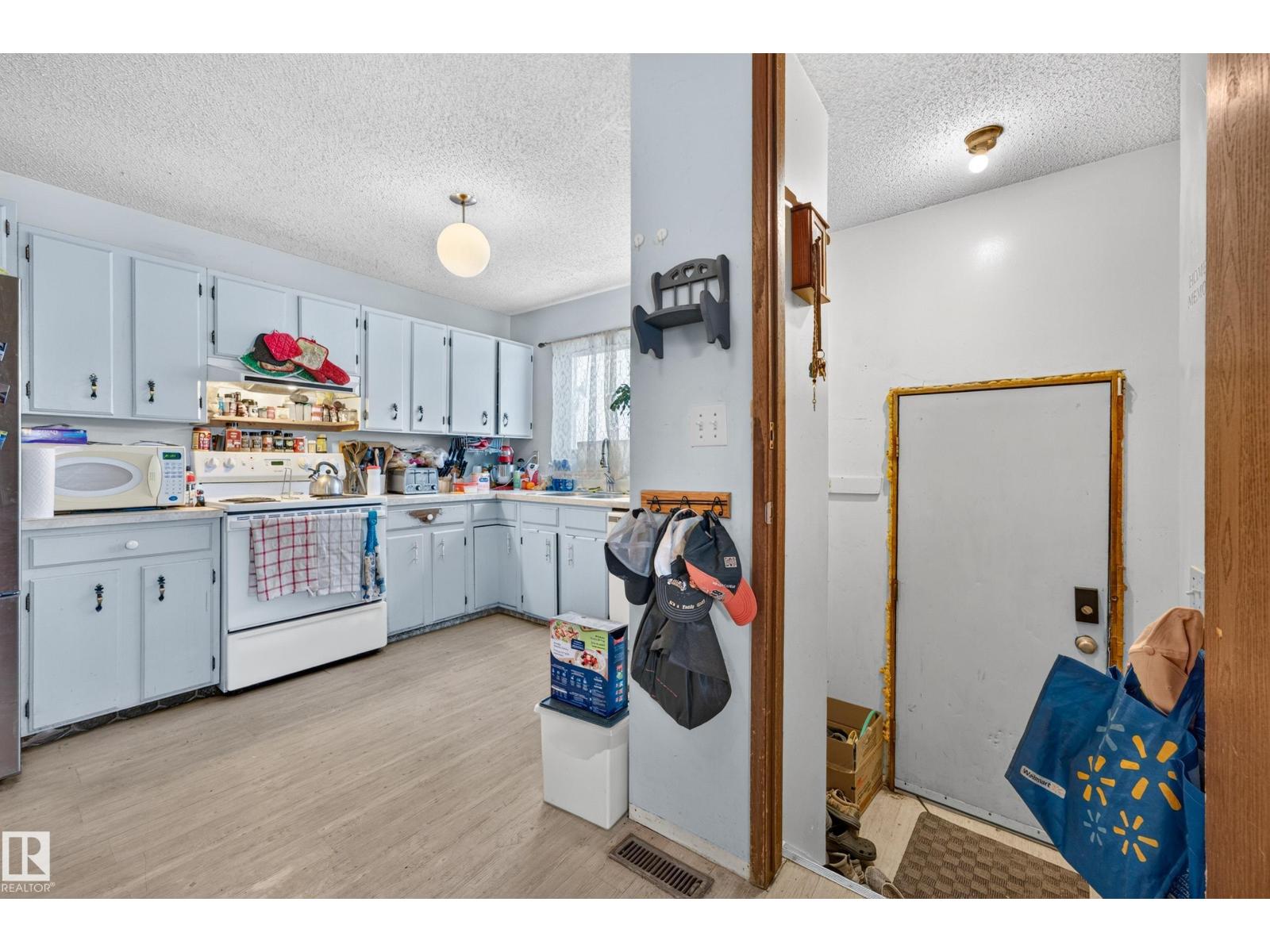 3819 17A Avenue NW, Daly Grove — photo 6 of 30: Property photo