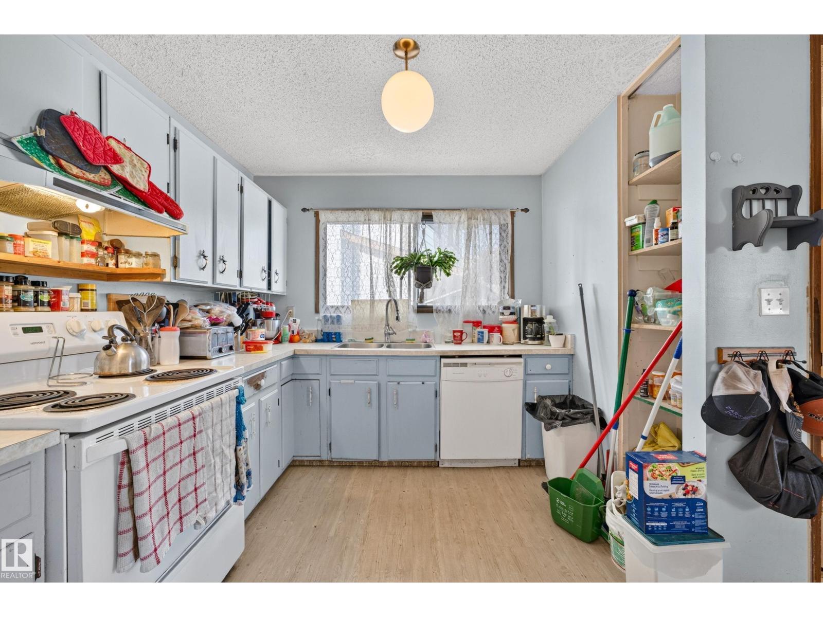 3819 17A Avenue NW, Daly Grove — photo 8 of 30: Property photo