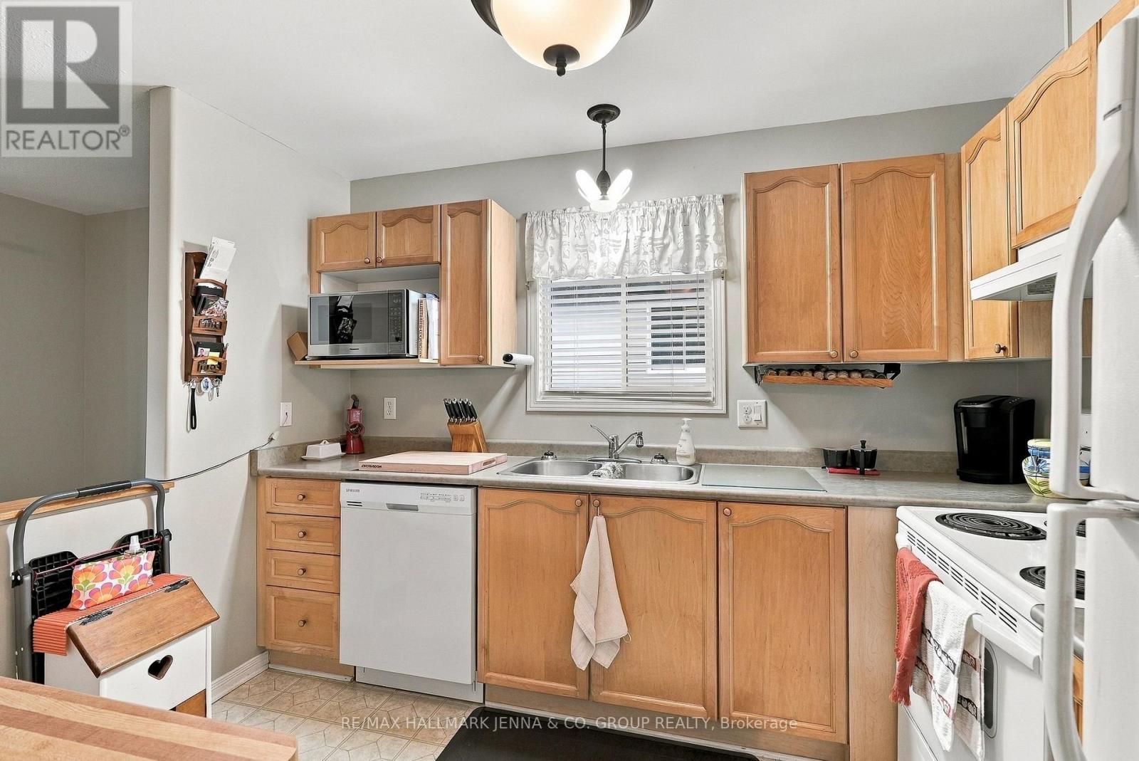 64 WHALINGS CIRCLE - 11