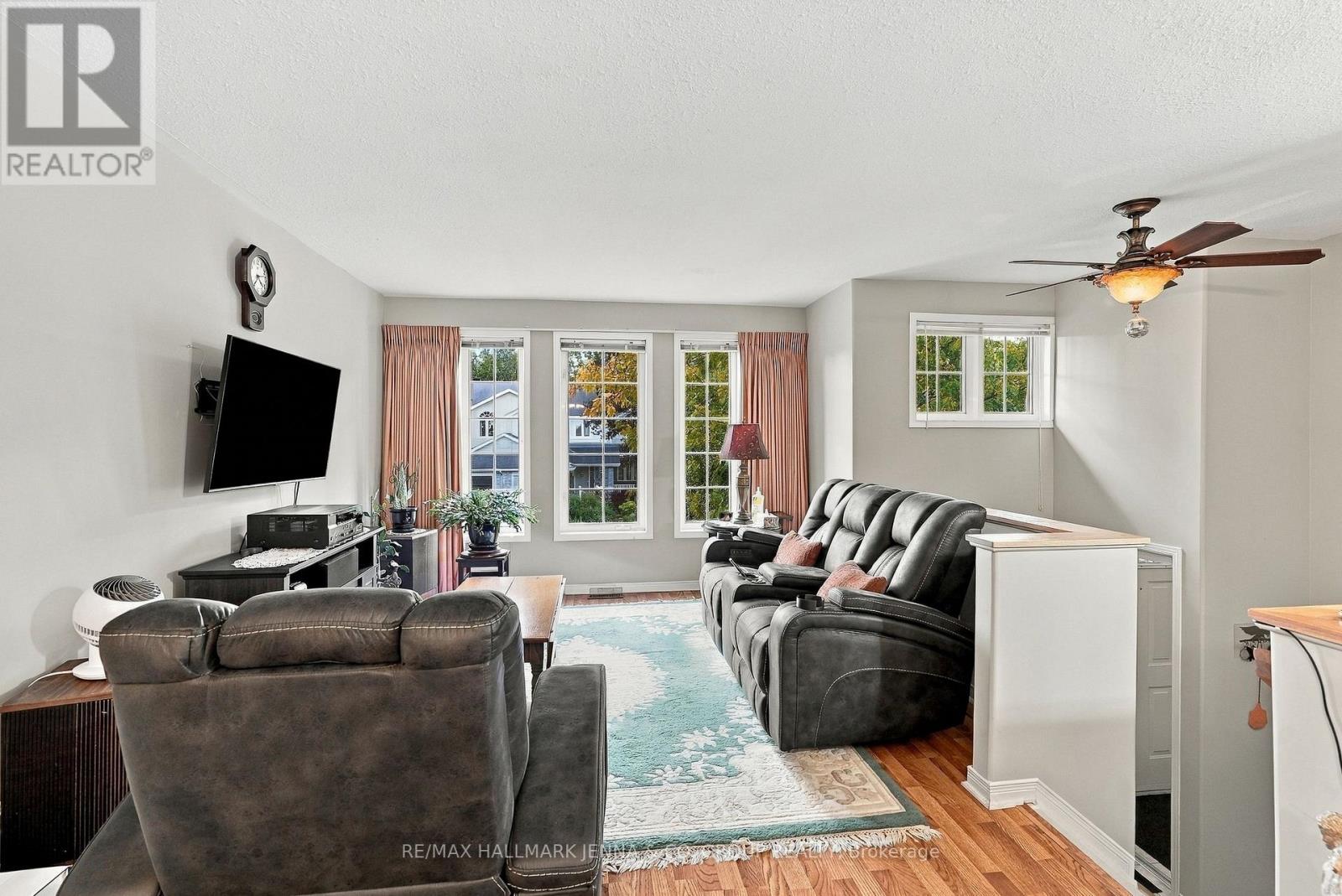 64 WHALINGS CIRCLE - 12