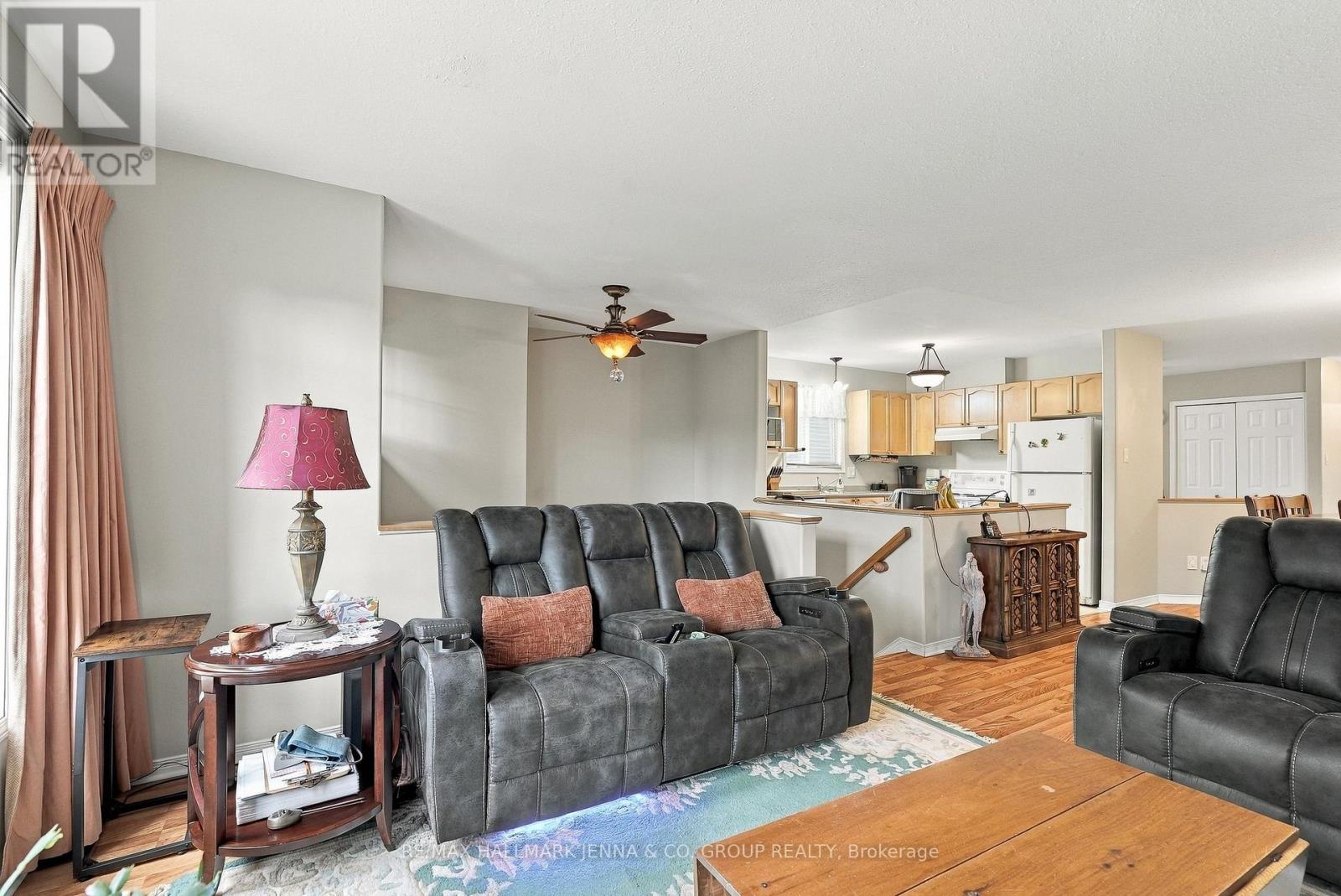 64 WHALINGS CIRCLE - 15