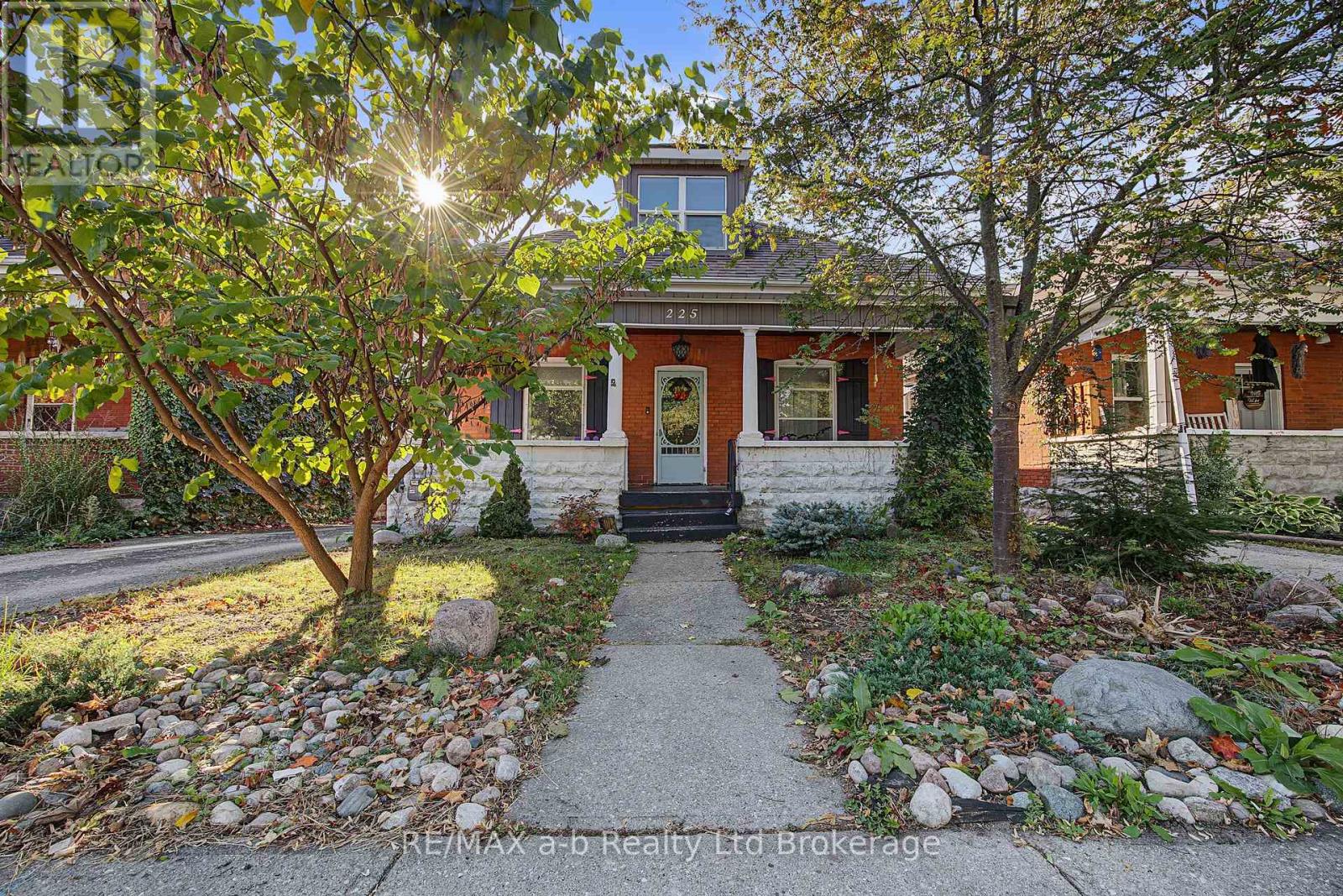 225 GRAHAM STREET - 1