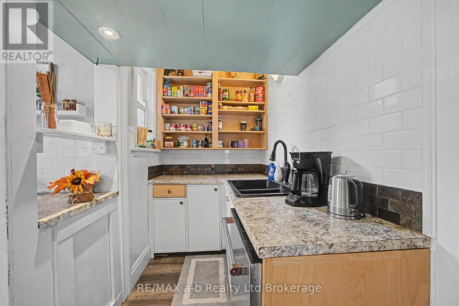 225 GRAHAM STREET - Image 18