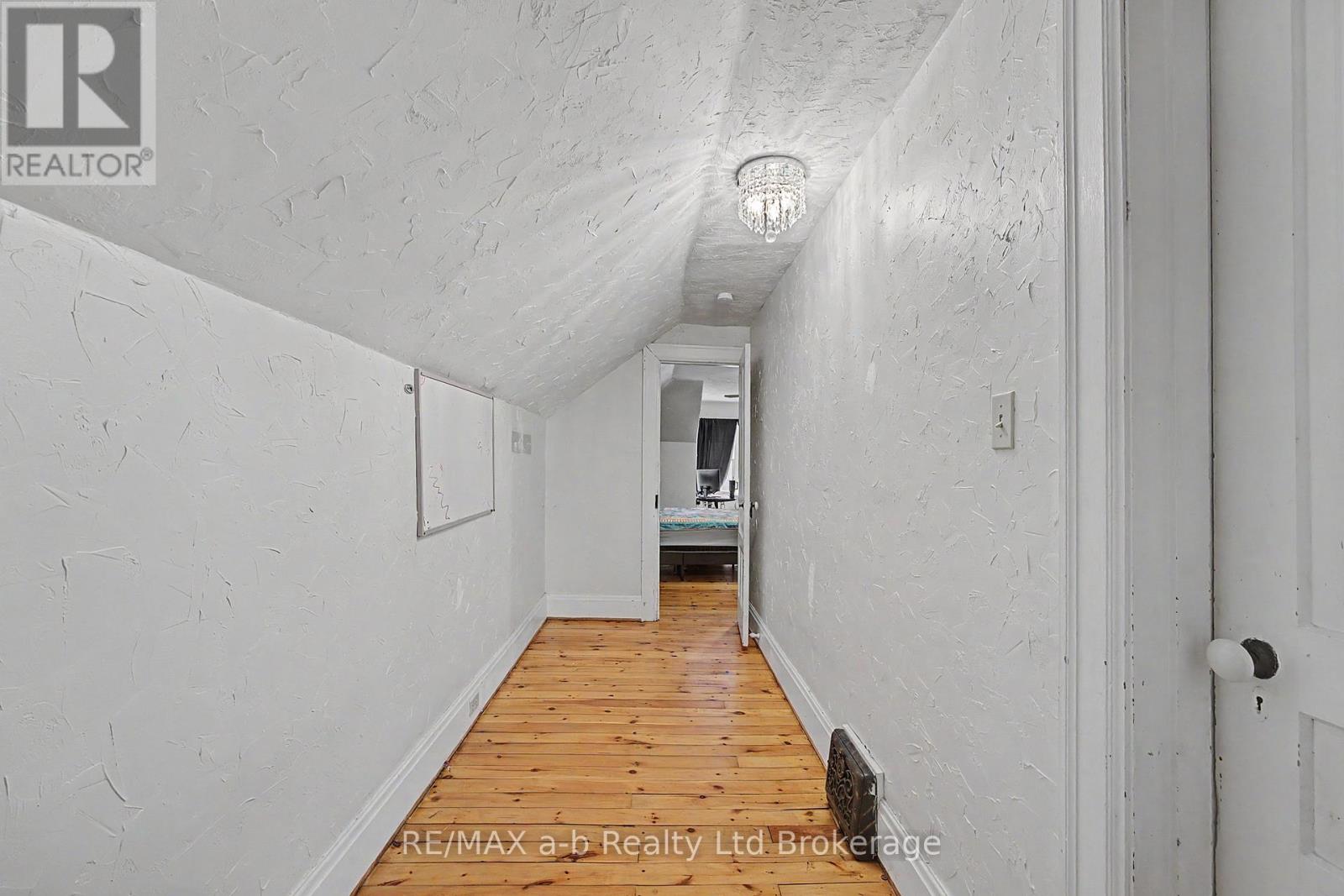 225 GRAHAM STREET - Image 24