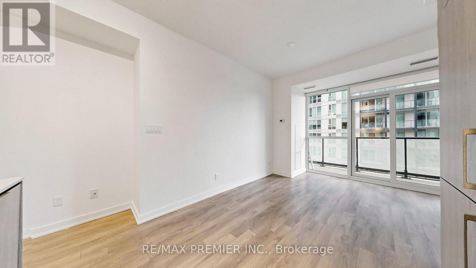 #1105 50 ORDNANCE STREET - 23