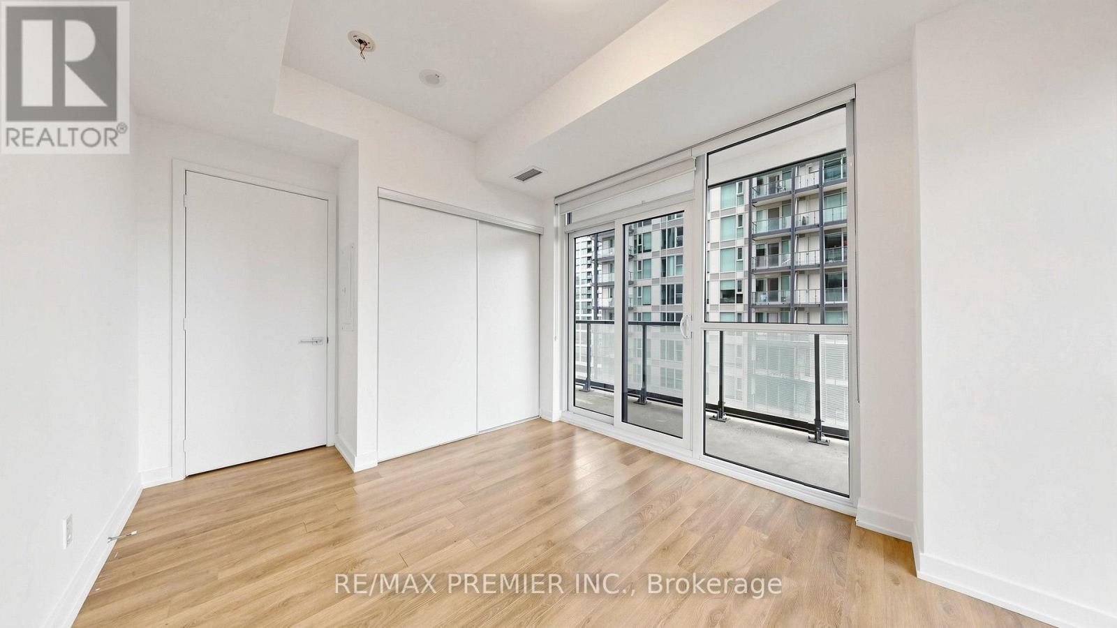 #1105 50 ORDNANCE STREET - 28