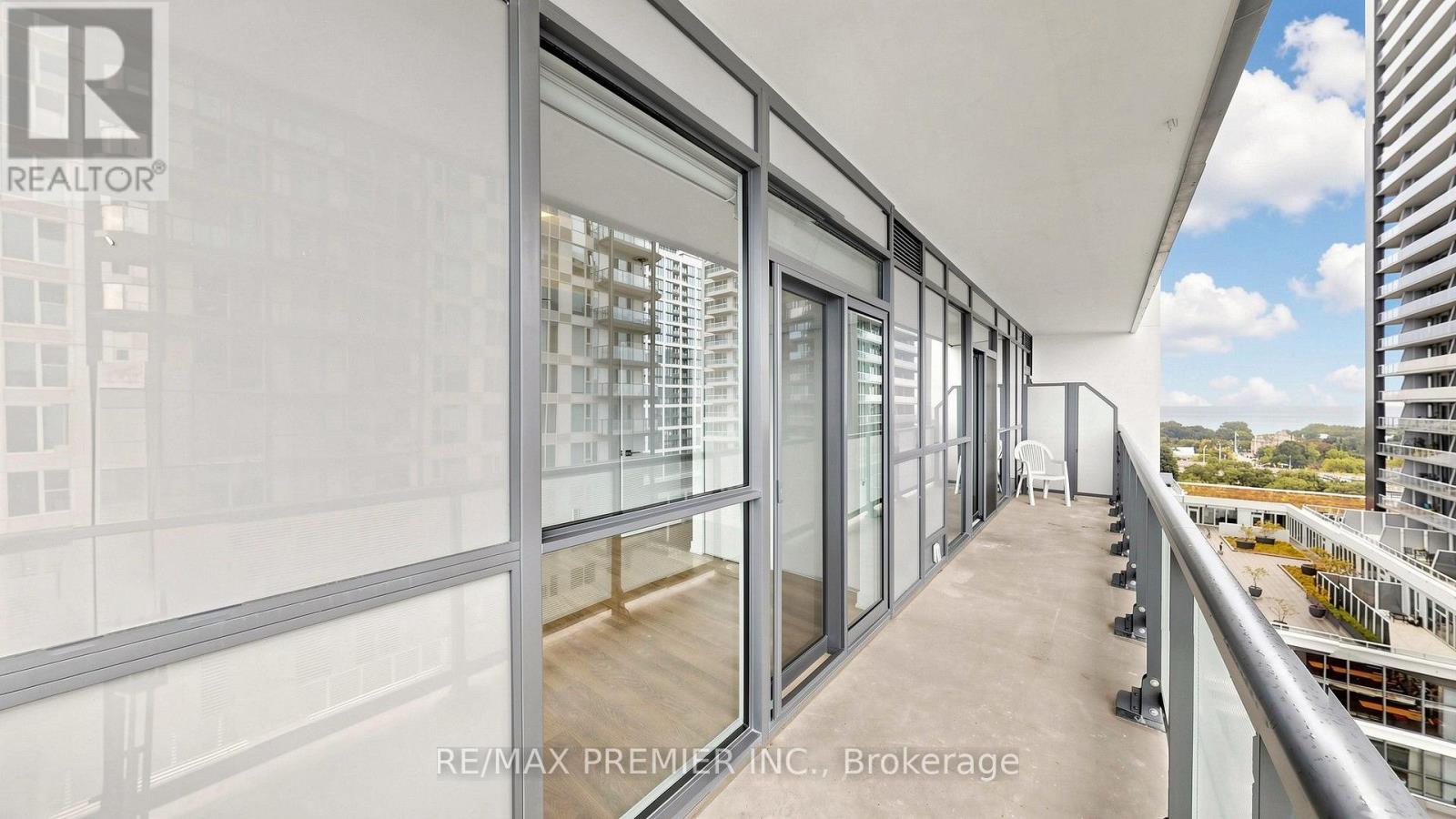 #1105 50 ORDNANCE STREET - 36