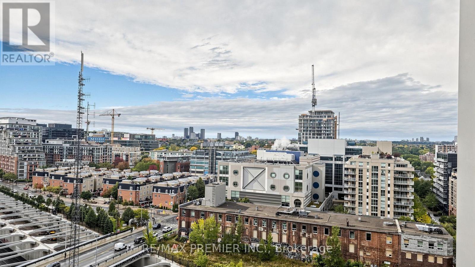 #1105 50 ORDNANCE STREET - 39