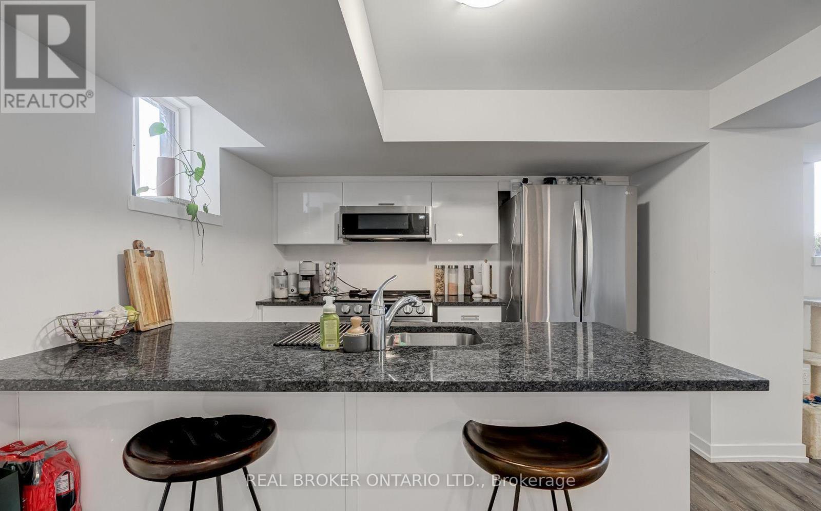20A- 20A-400 Finch Avenue, Pickering, ON photo 17