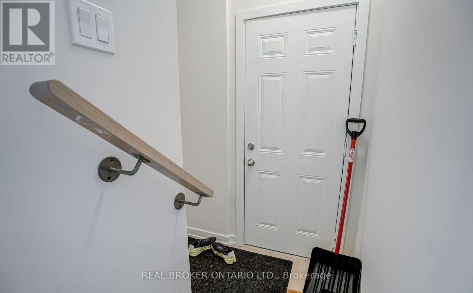 20A- 20A-400 Finch Avenue, Pickering, ON photo 4