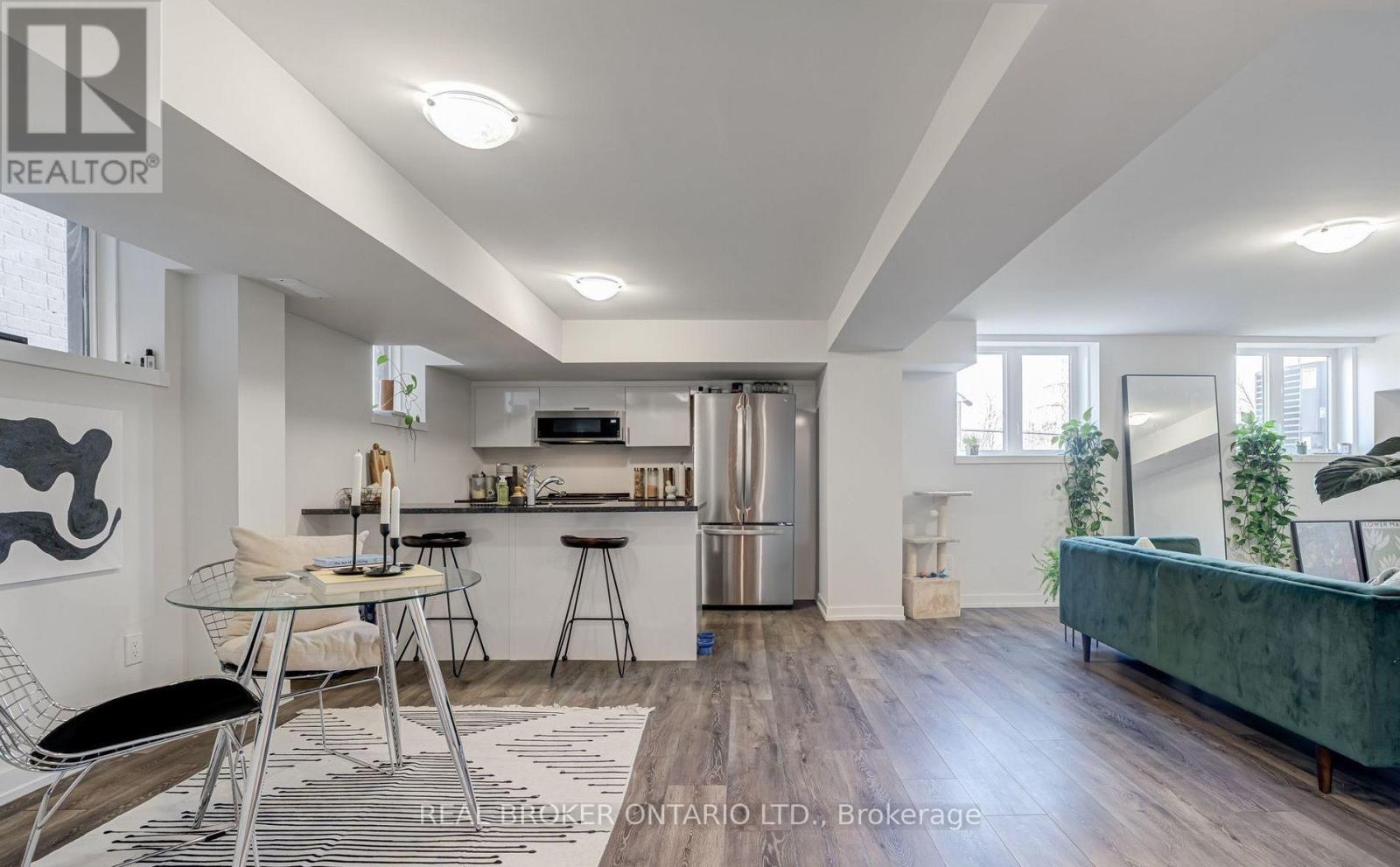 20A- 20A-400 Finch Avenue, Pickering, ON photo 8