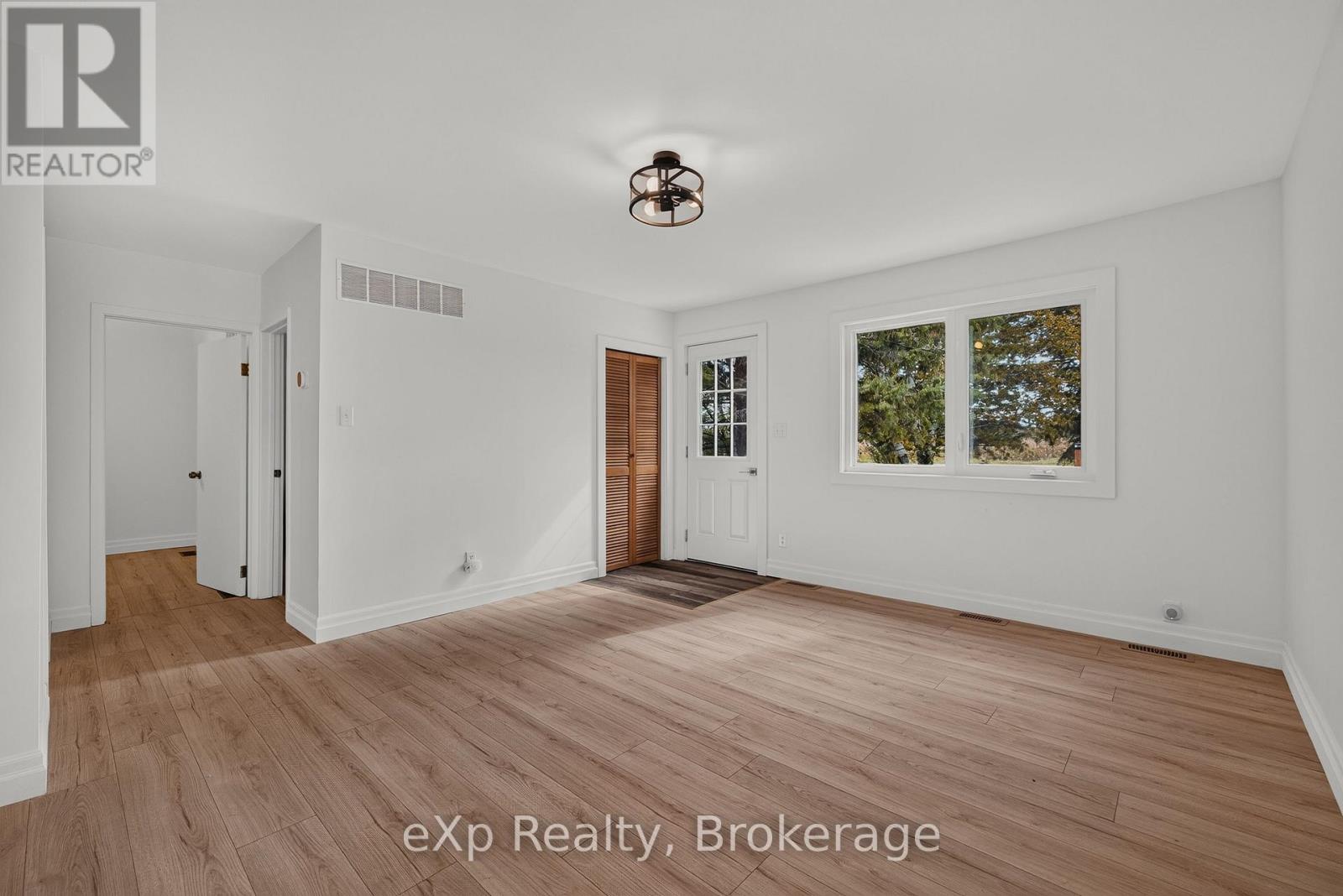 225697 SOUTHGATE 22 ROAD - 12
