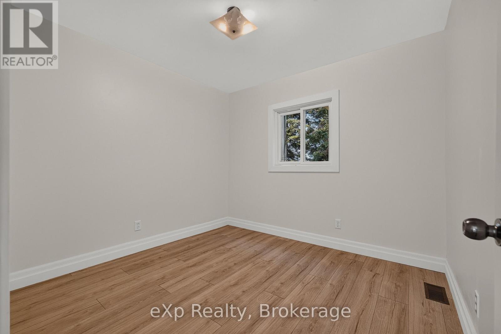 225697 SOUTHGATE 22 ROAD - 17
