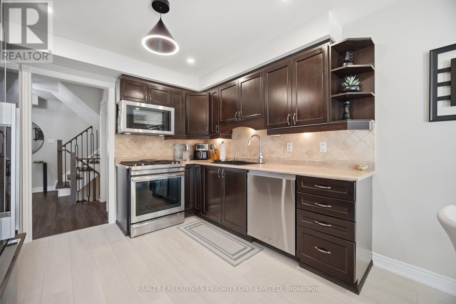 8 WATERBURY STREET - 10
