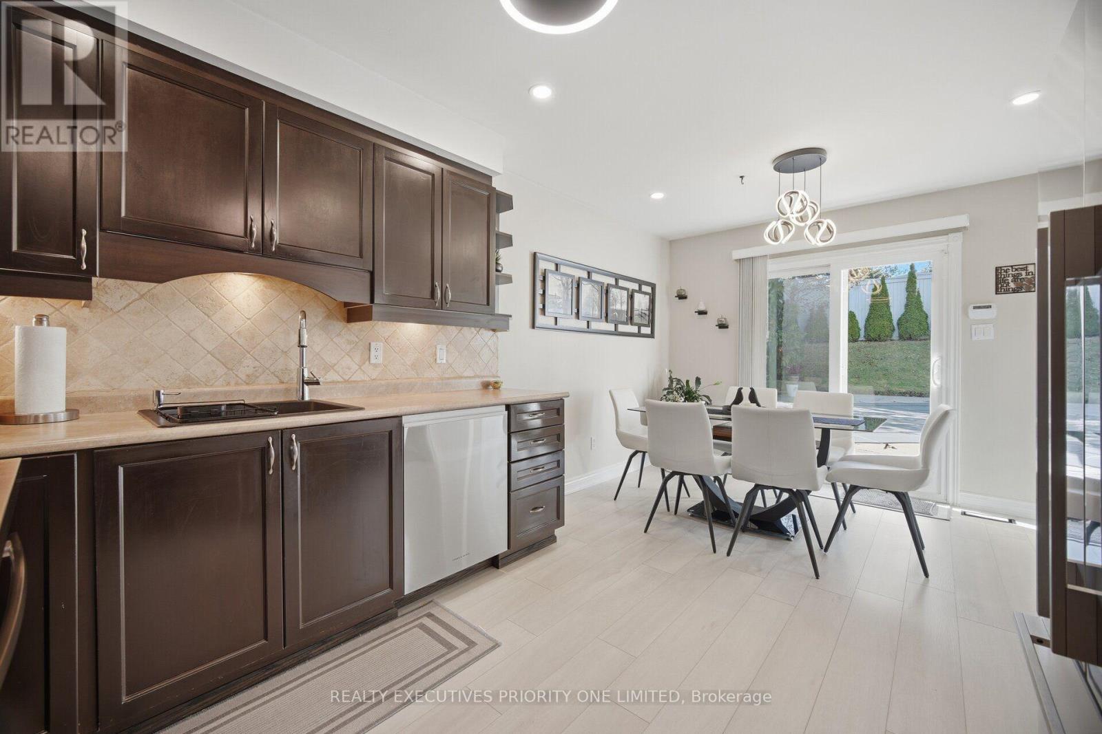 8 WATERBURY STREET - Image 11