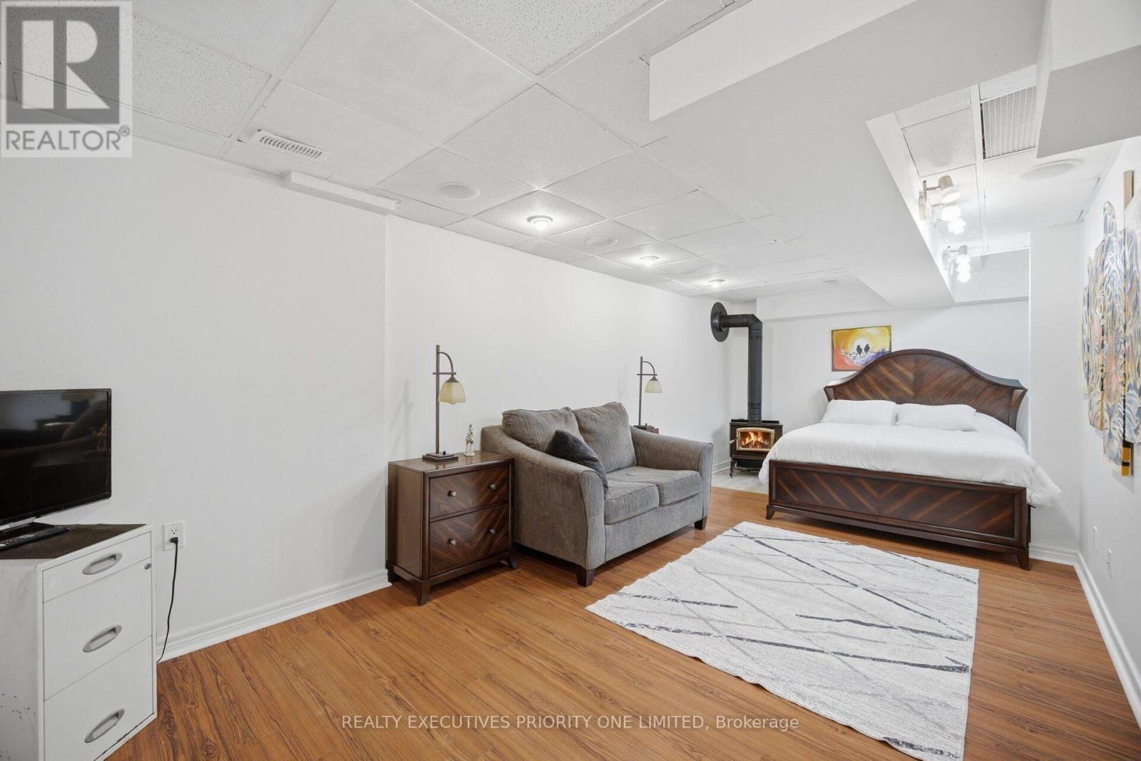 8 WATERBURY STREET - 22