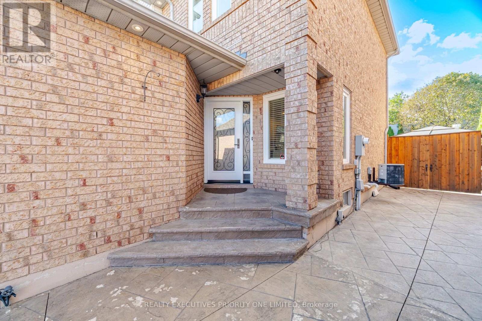 8 WATERBURY STREET - Image 3