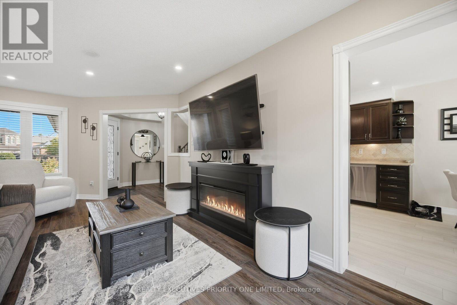 8 WATERBURY STREET - Image 6