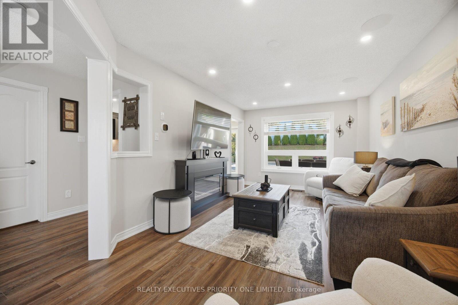 8 WATERBURY STREET - Image 7