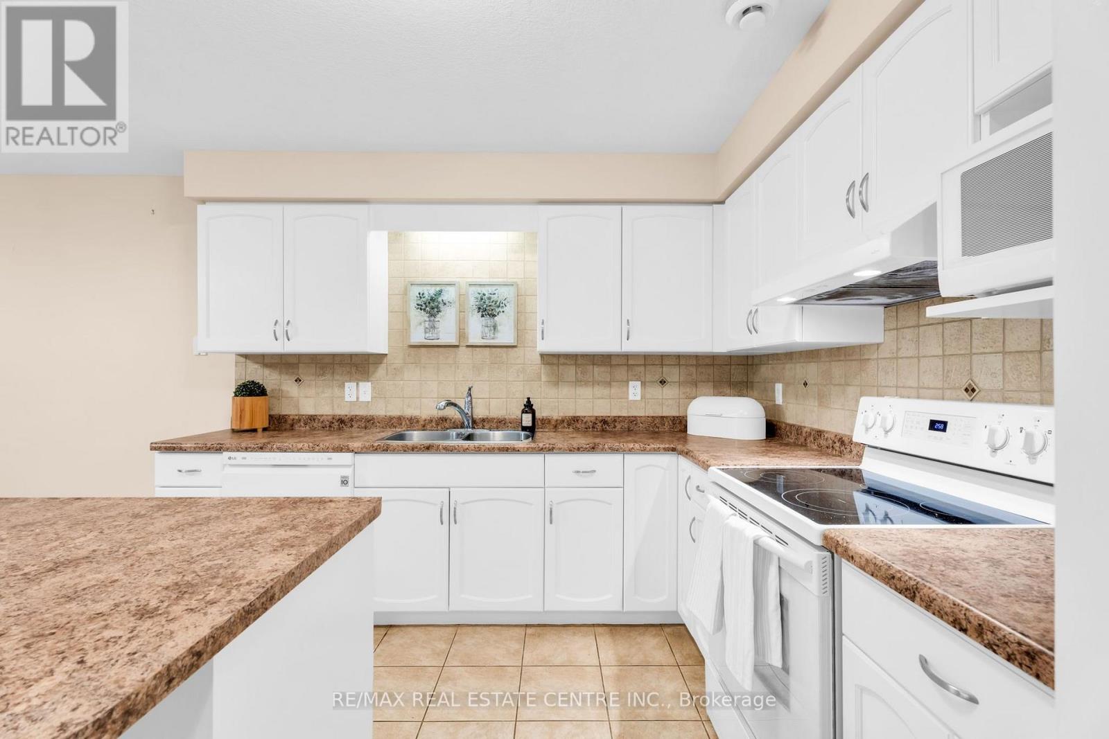 #11 20 SHACKLETON DRIVE - 10