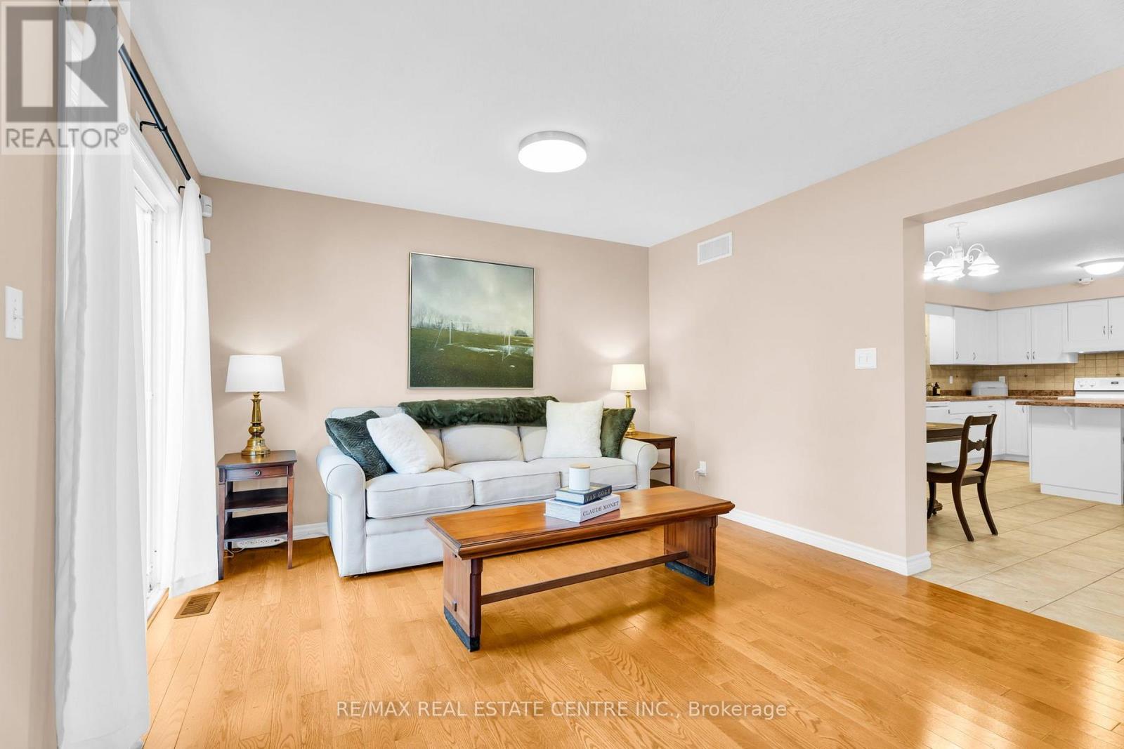 #11 20 SHACKLETON DRIVE - 18