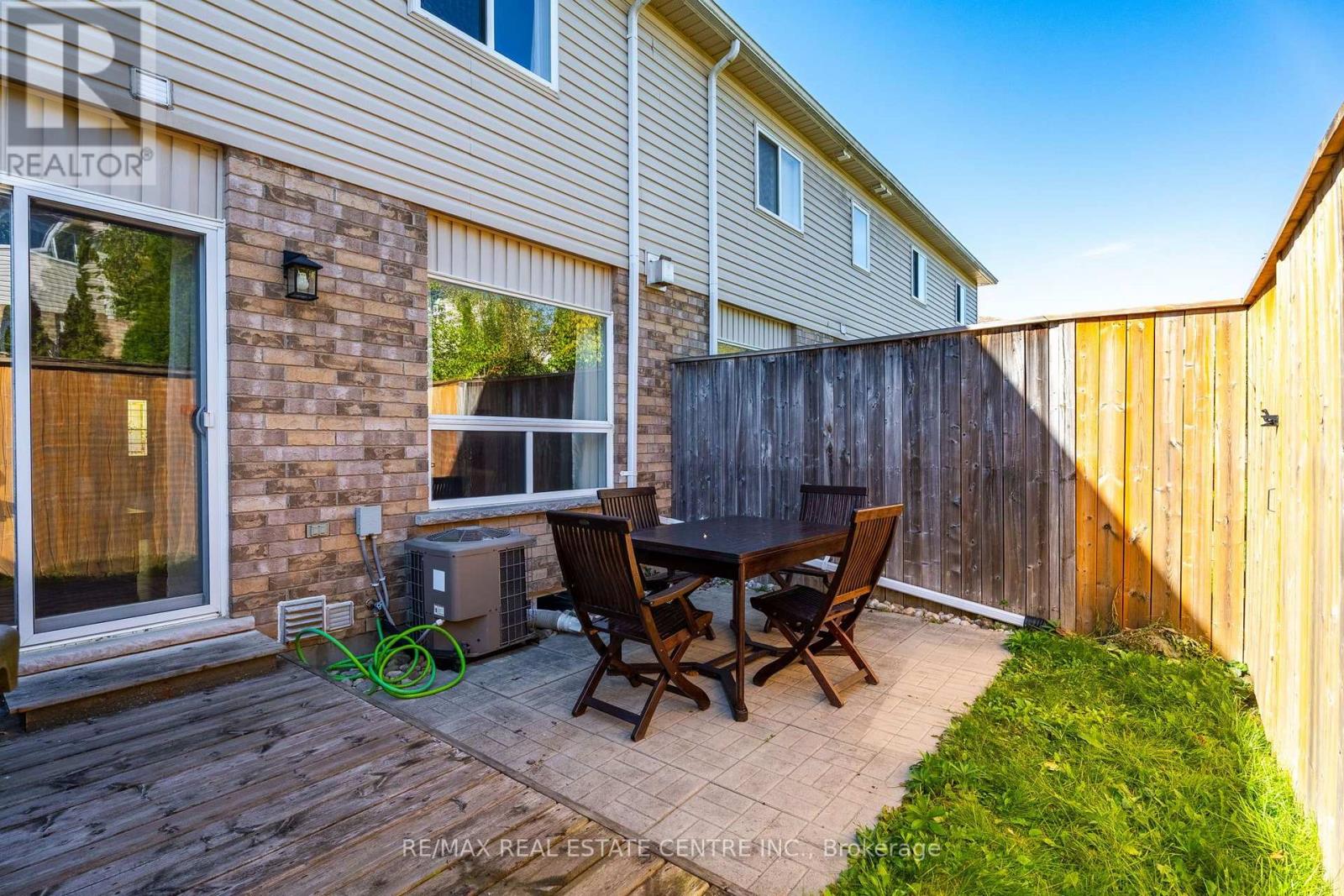 #11 20 SHACKLETON DRIVE - 31