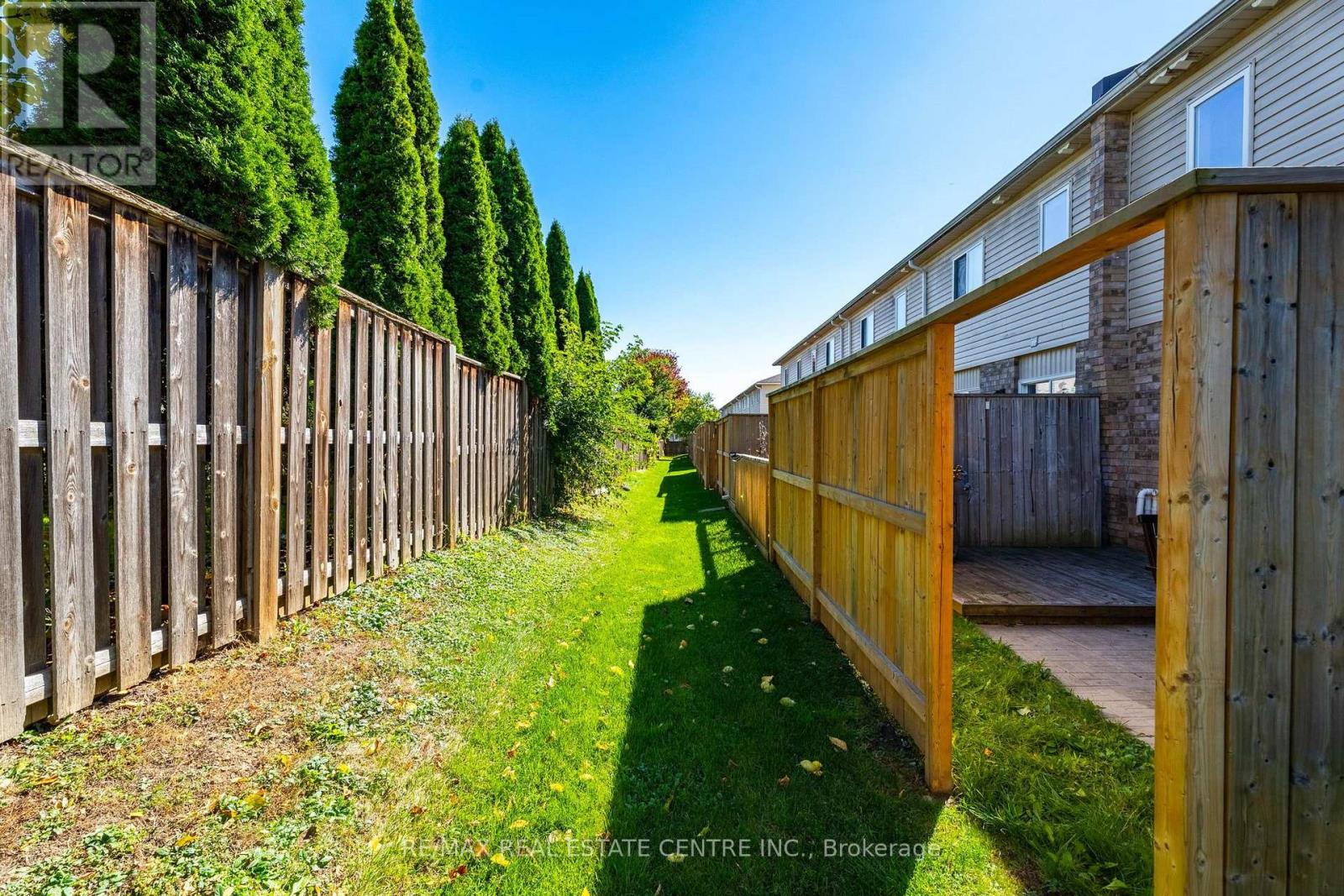 #11 20 SHACKLETON DRIVE - 33