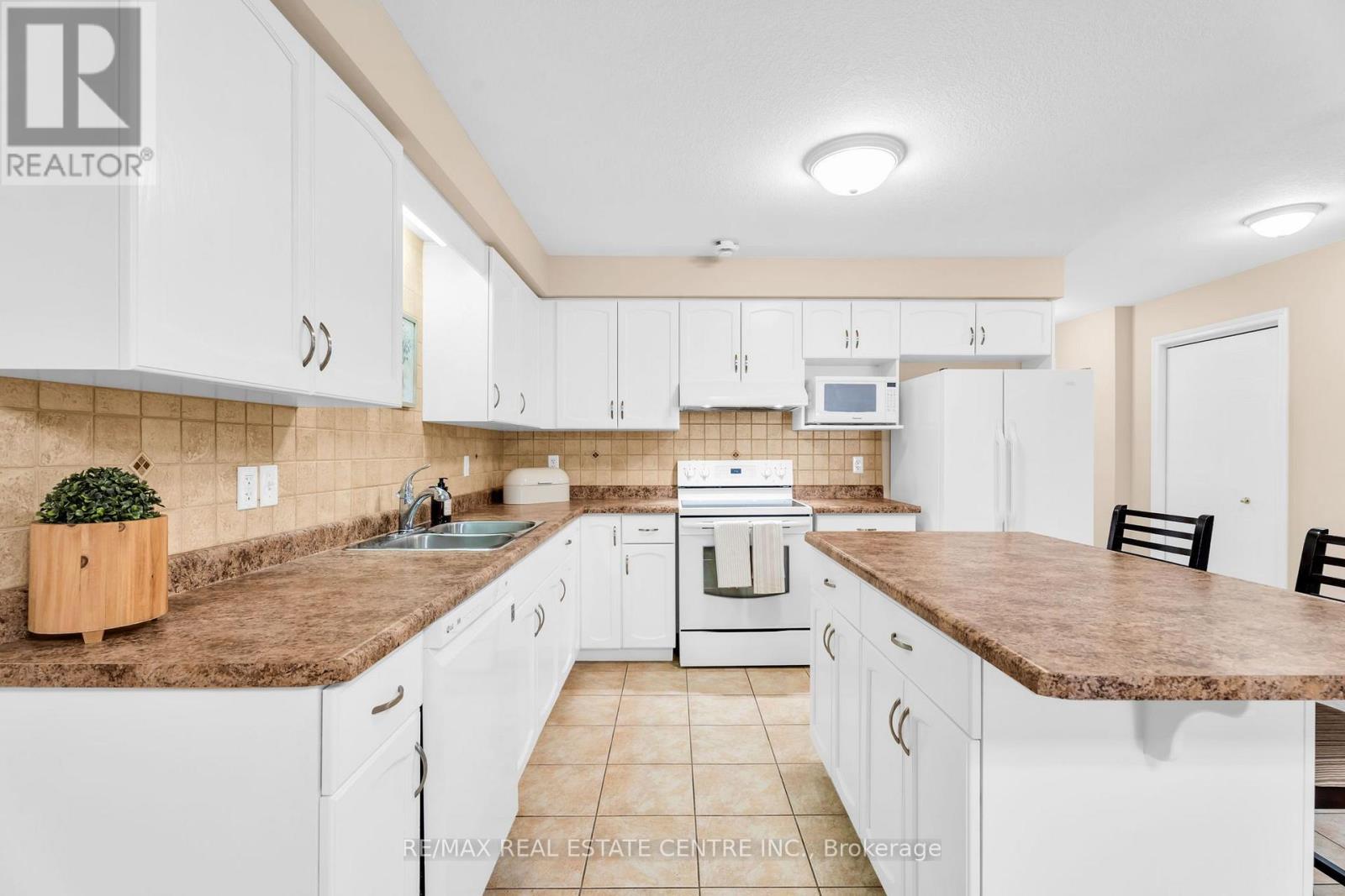 #11 20 SHACKLETON DRIVE - 9