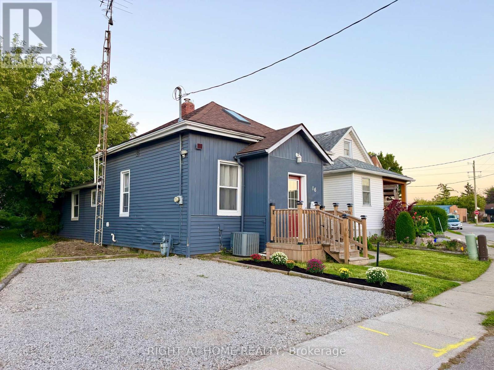 16 East Street, St. Catharines, ON photo 2