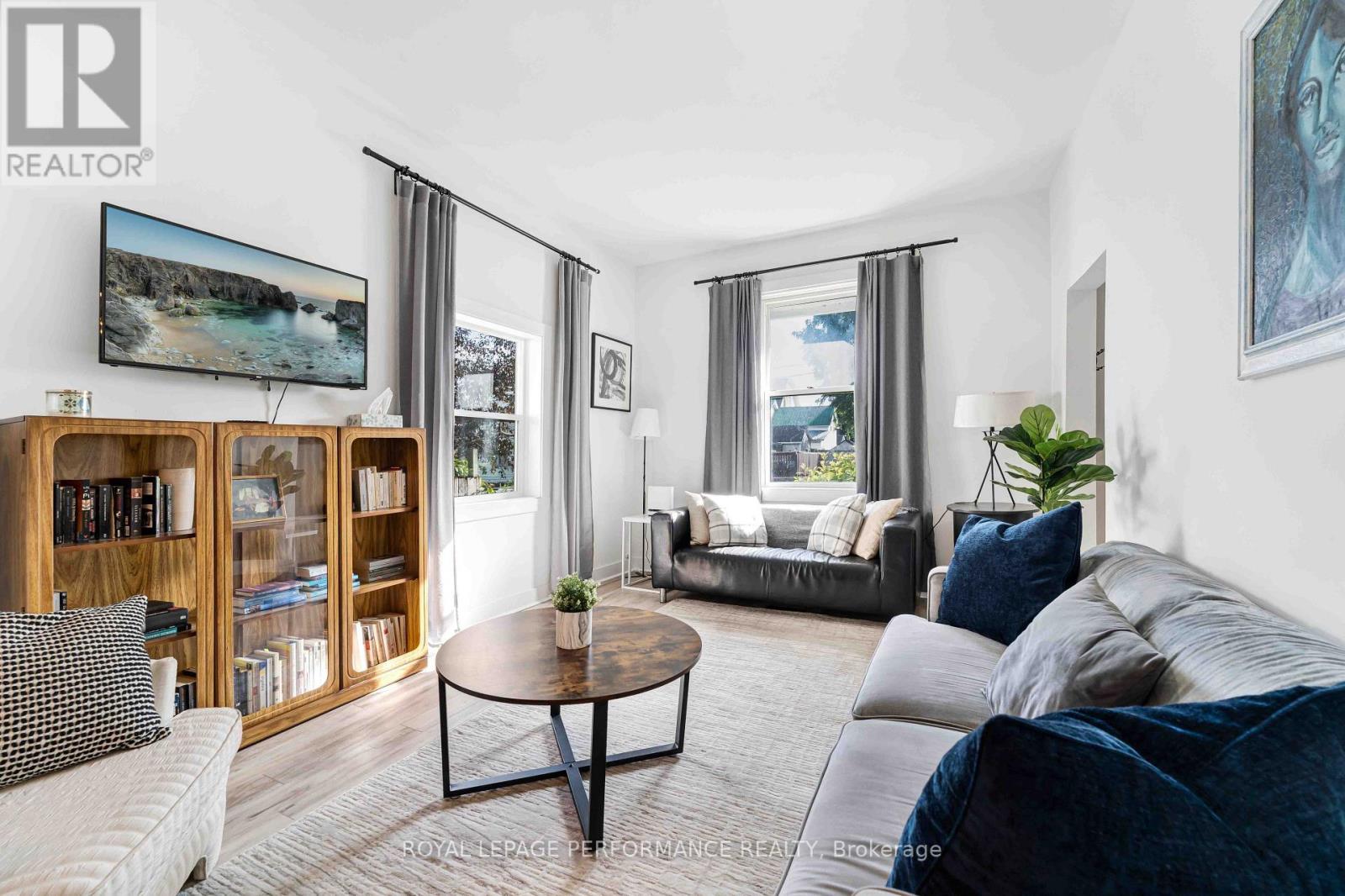 3-5 Mary Street N