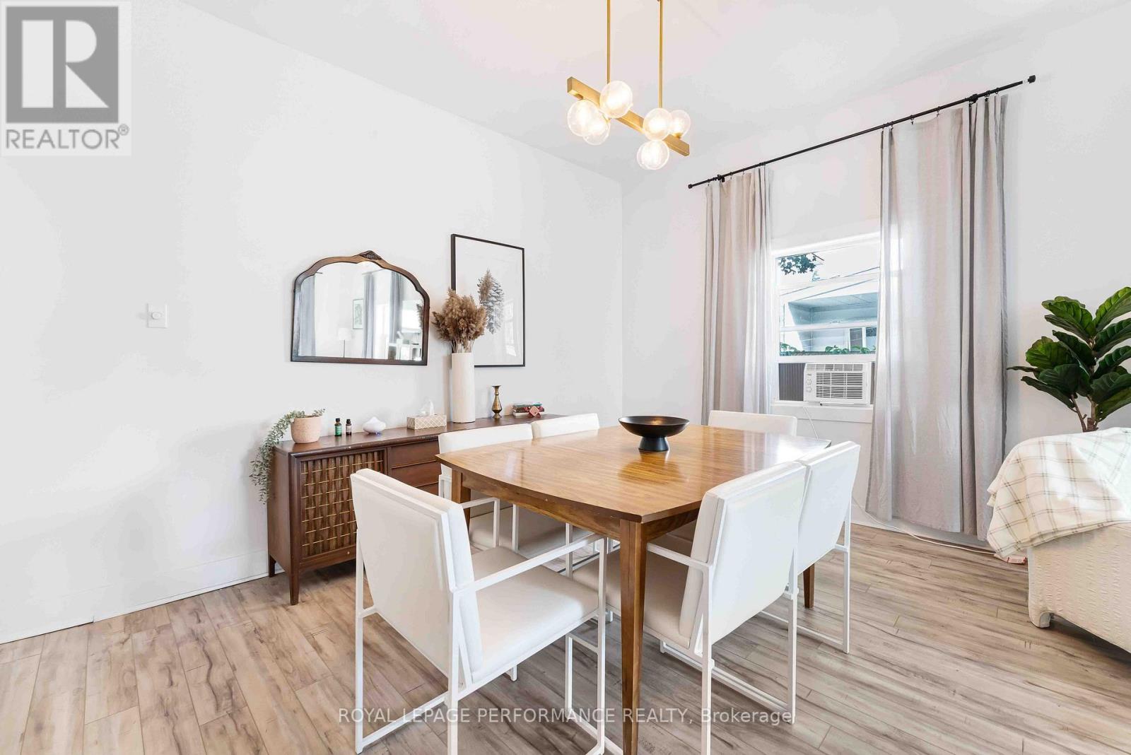 3-5 Mary Street N