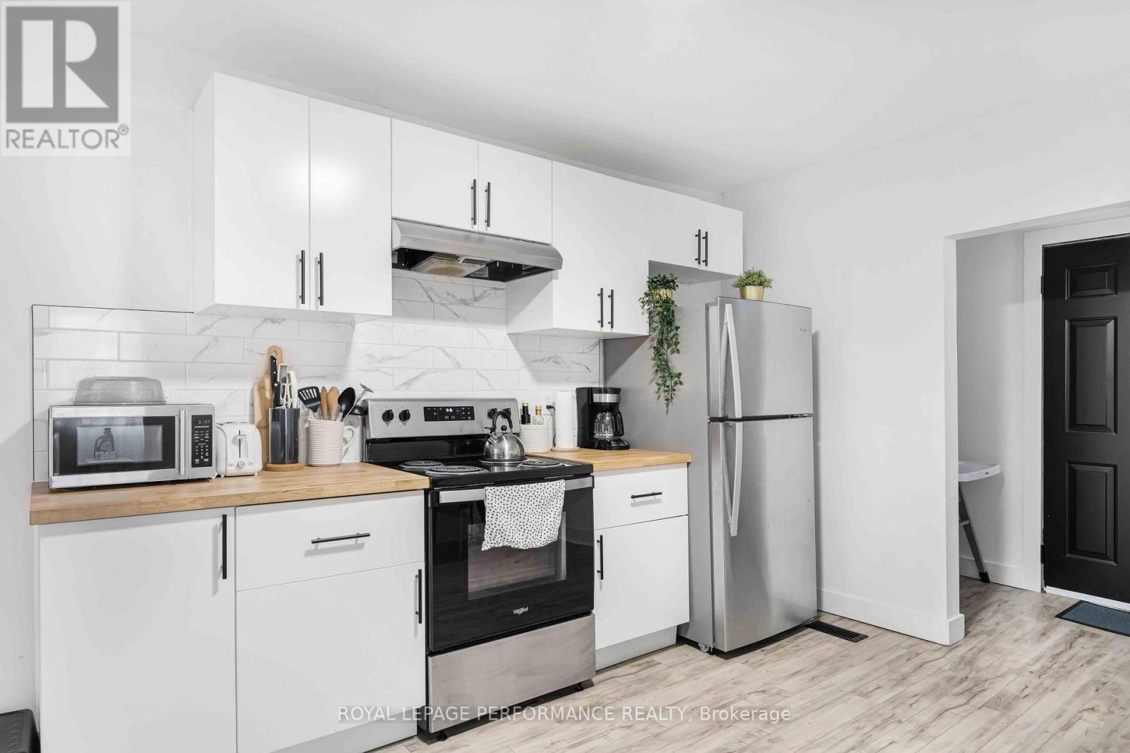 3-5 Mary Street N