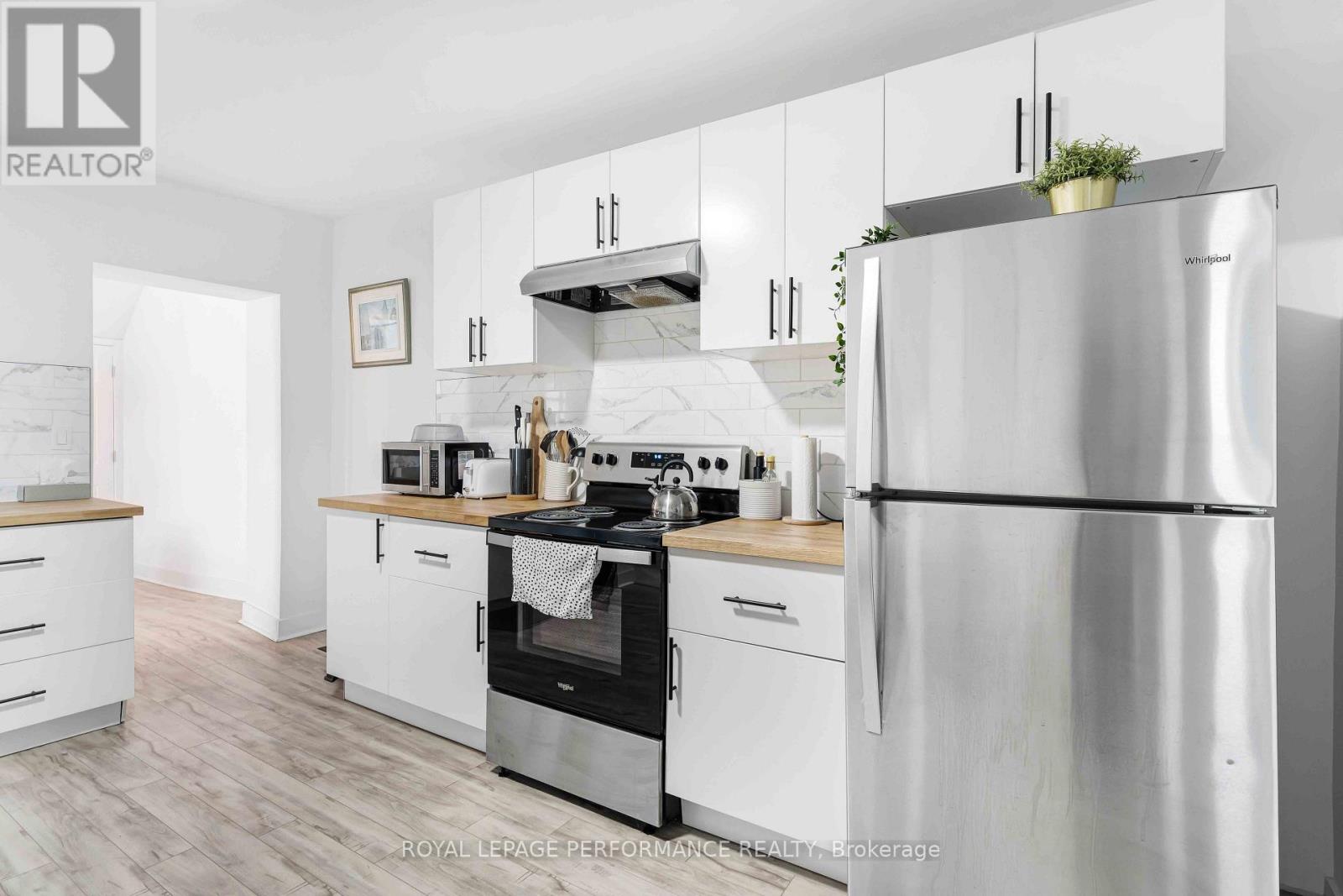 3-5 Mary Street N