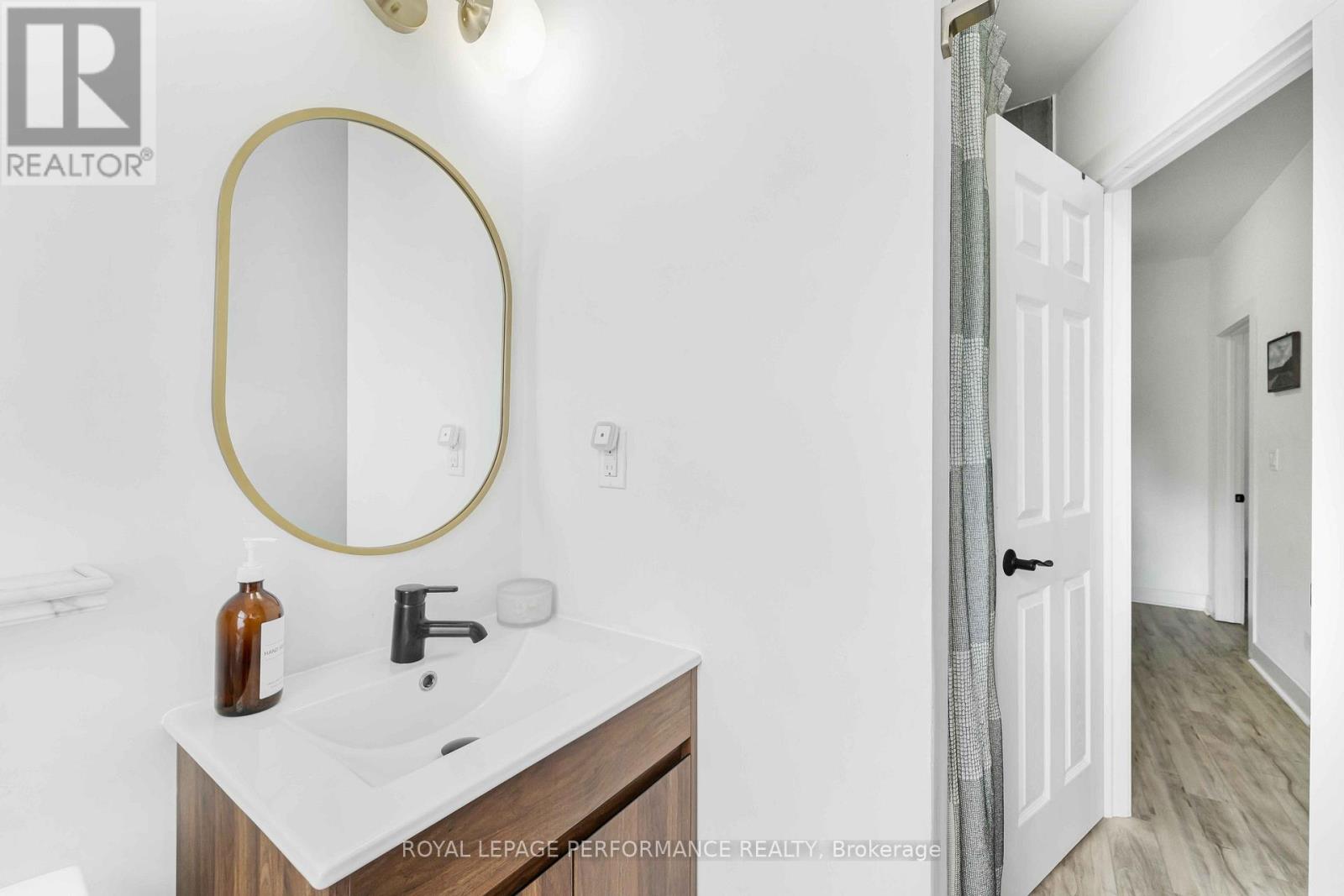 3-5 Mary Street N