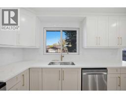460 Queensland Place SE - photo 19