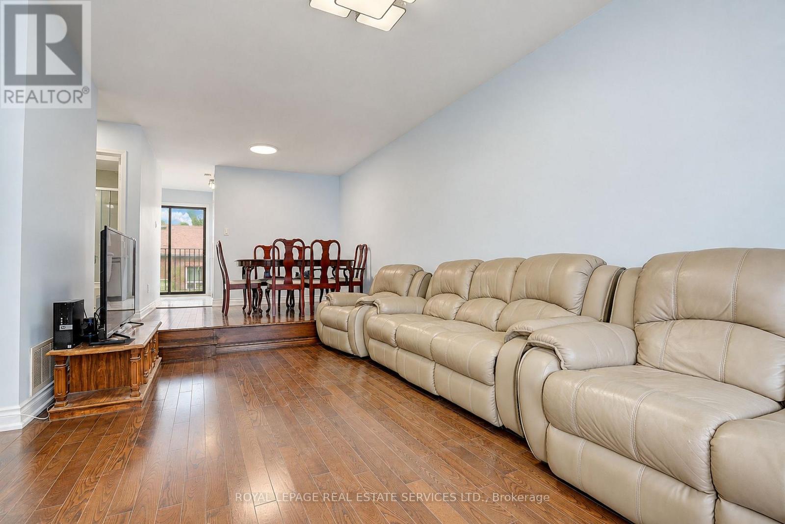 #10 10 REIDMOUNT AVENUE - 10